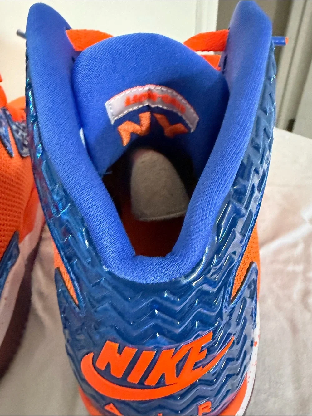 Jordan Spike Lee PE 40 Knicks Collab size 10.5, size L shirt with SnapBack